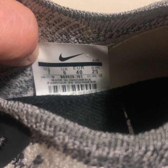 Nike Epic React Flyknit 2 Women’s Running Shoe - Picture 9 of 9